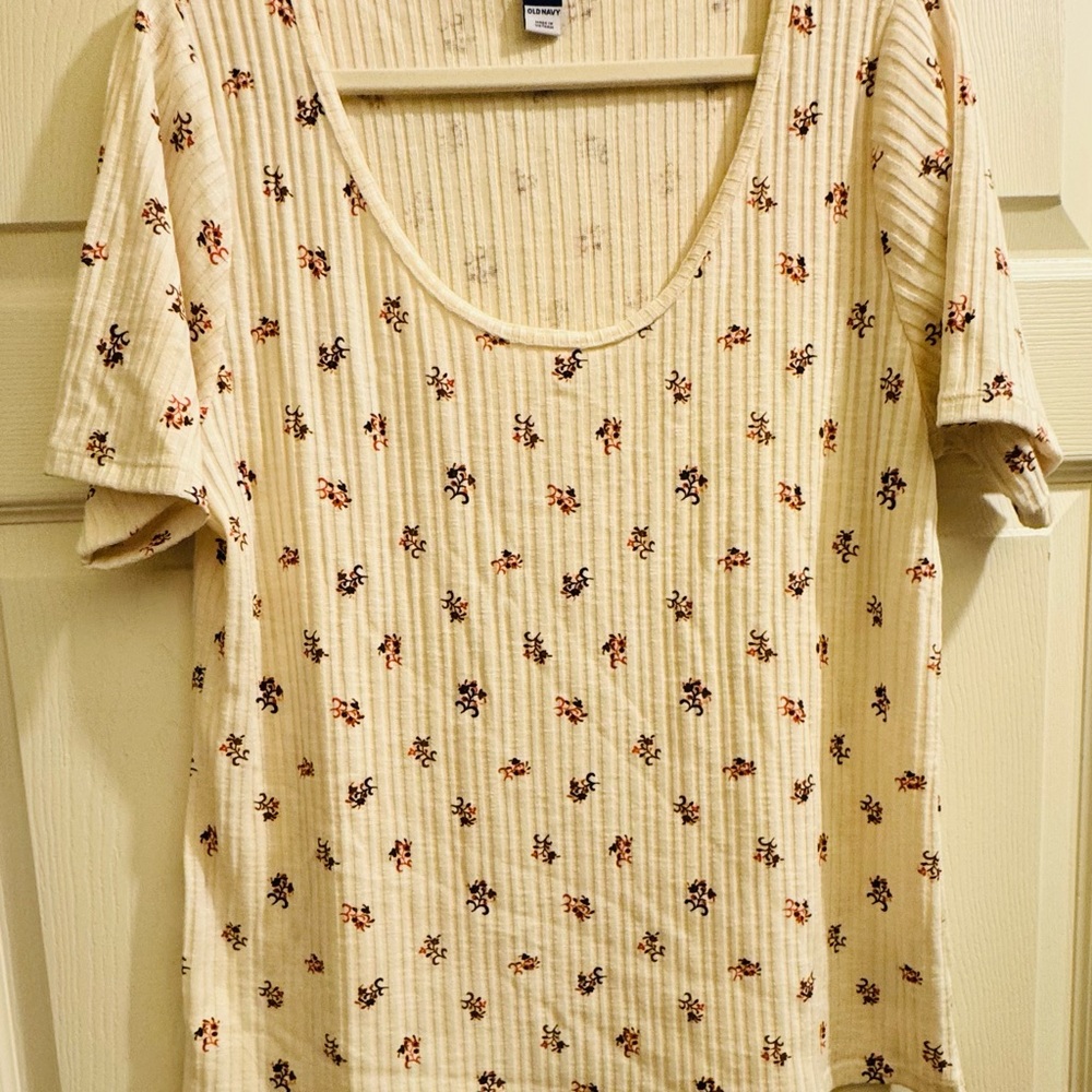 NWOT Old Navy Cream Floral Fitted Elbow Sleeve Rib-Knit Top